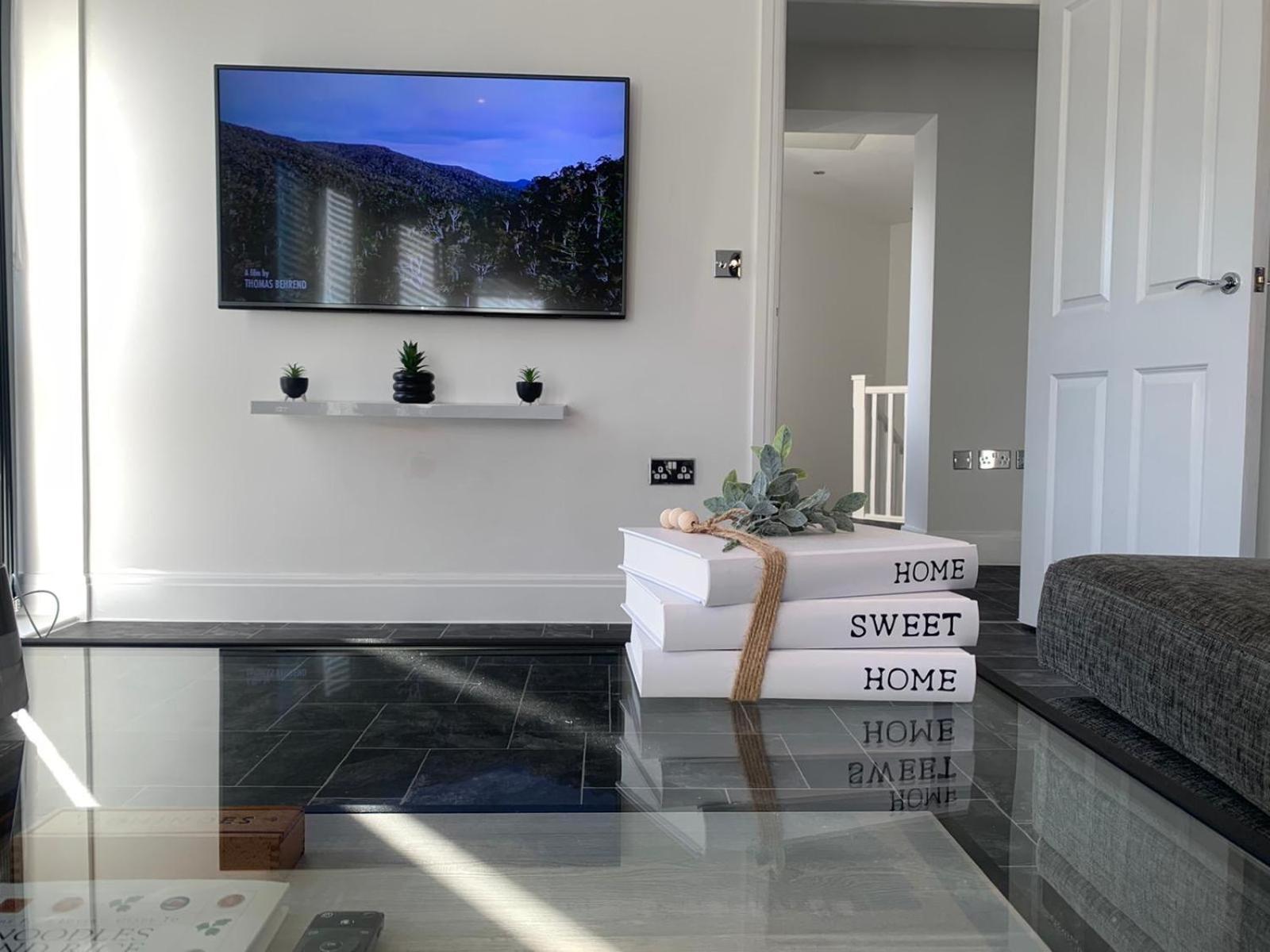 Luxury 2 Bedroom Northampton Townhouse With Balcony Bagian luar foto