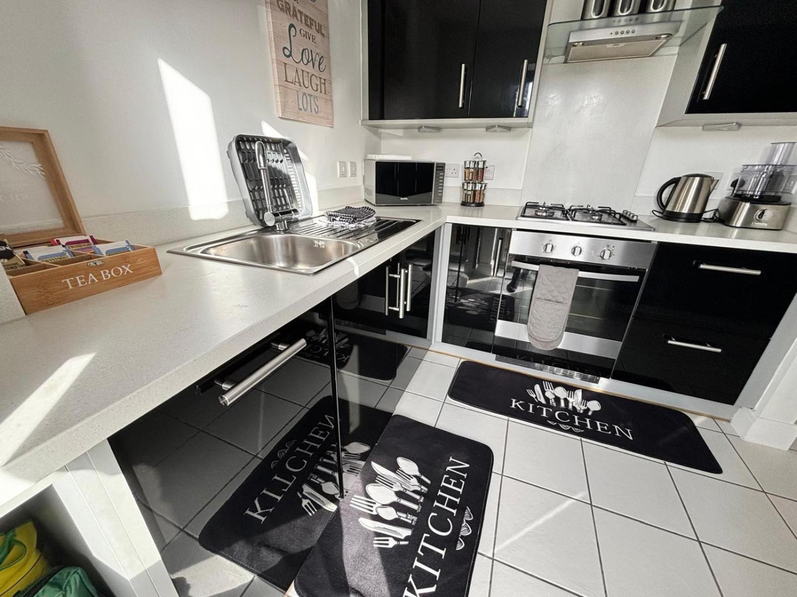 Luxury 2 Bedroom Northampton Townhouse With Balcony Bagian luar foto