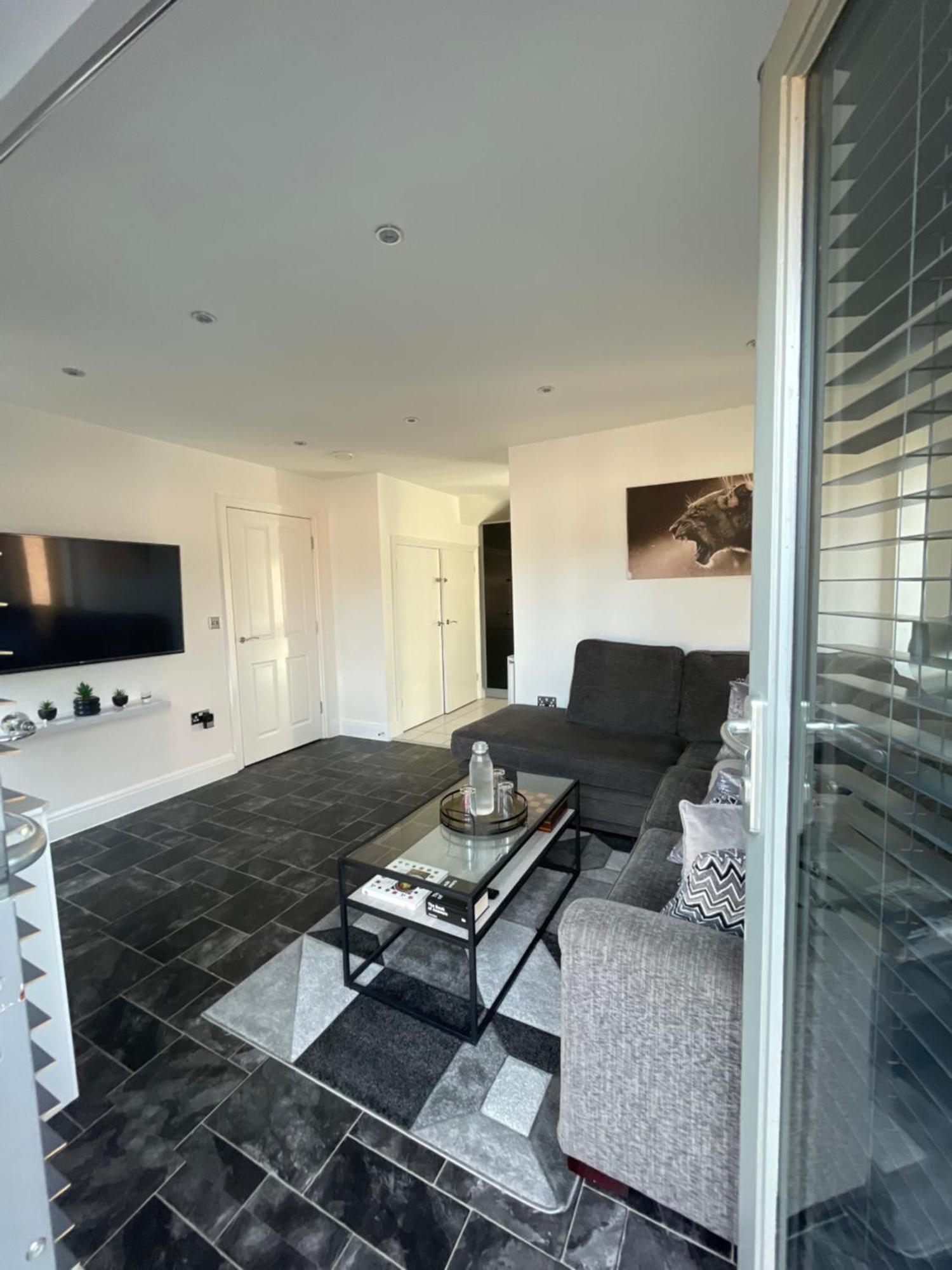 Luxury 2 Bedroom Northampton Townhouse With Balcony Bagian luar foto
