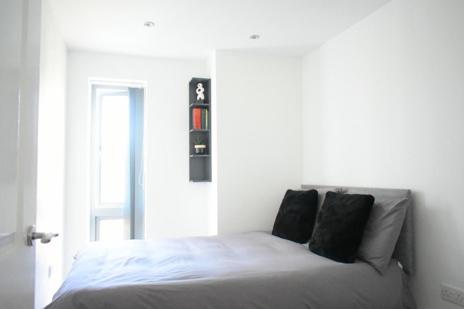 Luxury 2 Bedroom Northampton Townhouse With Balcony Bagian luar foto