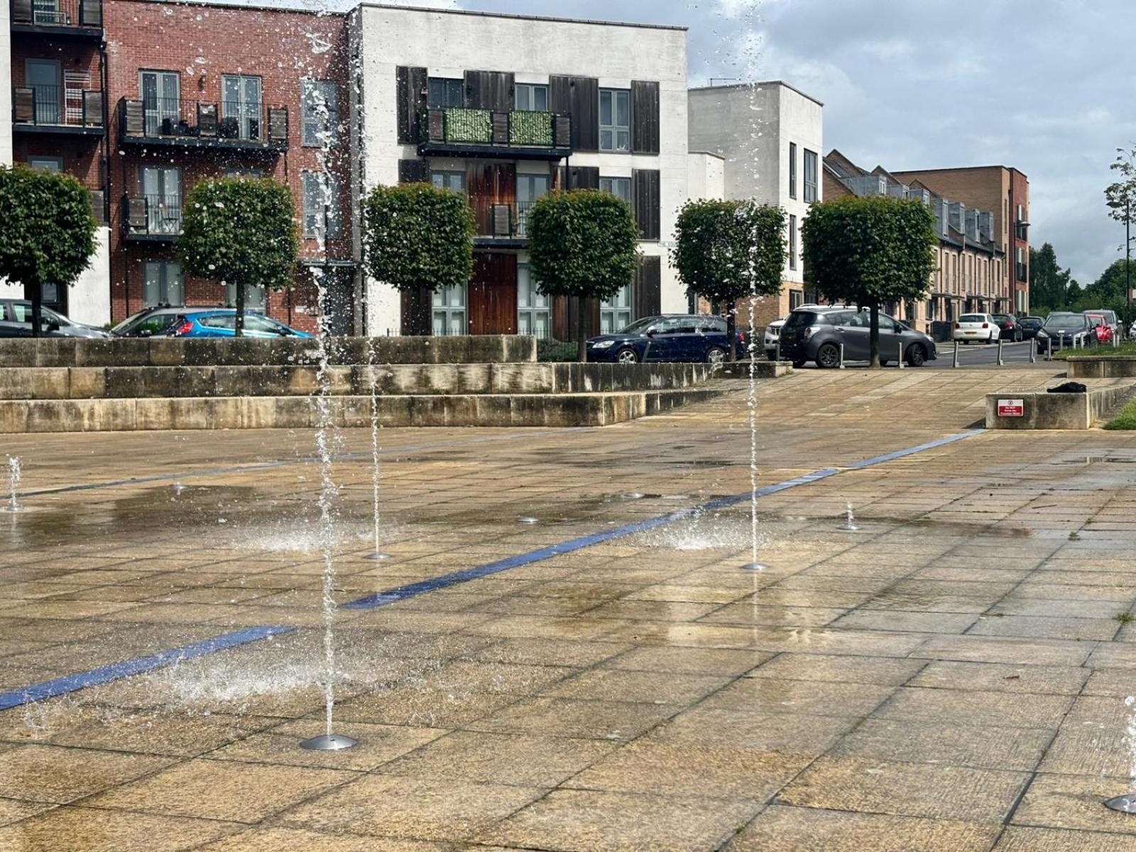 Luxury 2 Bedroom Northampton Townhouse With Balcony Bagian luar foto