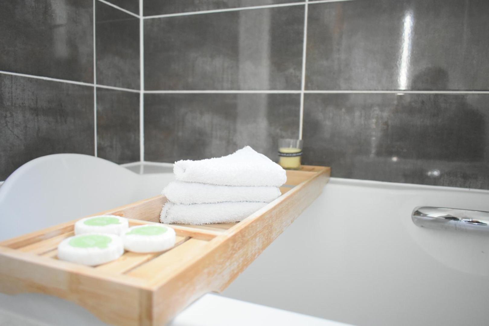 Luxury 2 Bedroom Northampton Townhouse With Balcony Bagian luar foto